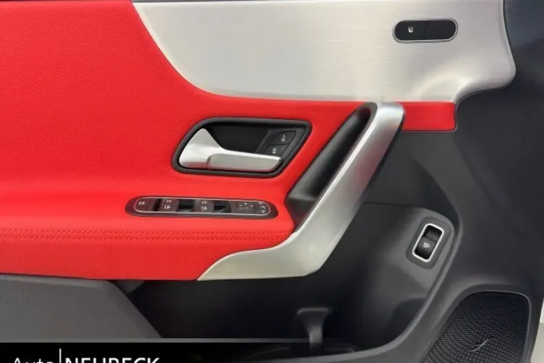 Mercedes-Benz CLA 220 din 2024 cu 19.750 km - oferta MER107336 - foto 12