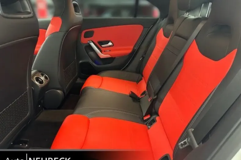 Mercedes-Benz CLA 220 din 2024 cu 19.750 km - oferta MER107336 - foto 17