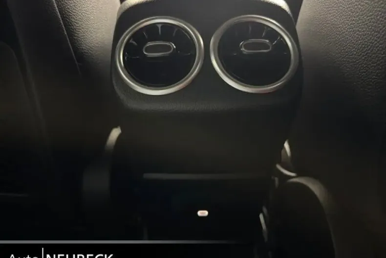 Mercedes-Benz CLA 220 din 2024 cu 19.750 km - oferta MER107336 - foto 19