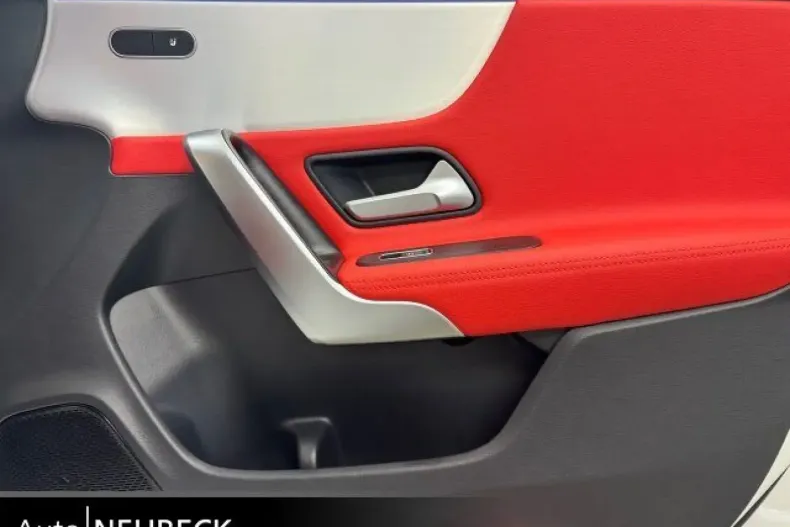 Mercedes-Benz CLA 220 din 2024 cu 19.750 km - oferta MER107336 - foto 24