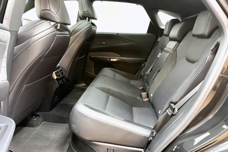 Lexus RX 500 din 2023 cu 29.998 km - oferta LEX107338 - foto 13