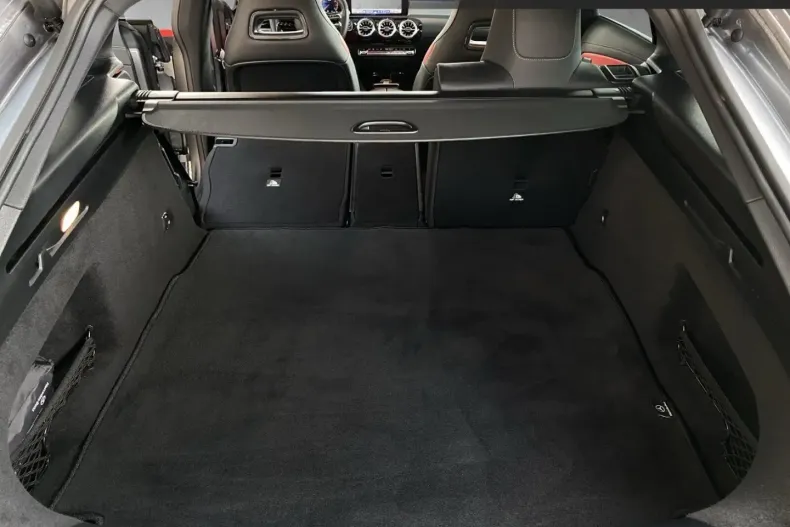 Mercedes-Benz CLA 250 Shooting Brake din 2023 cu 9.220 km - oferta MER107340 - foto 11