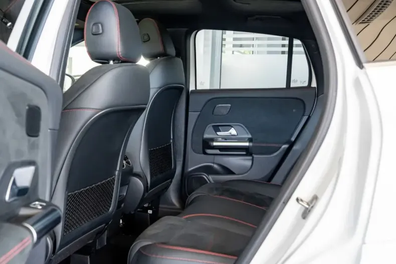 Mercedes-Benz GLA 35 AMG din 2024 cu 10.448 km - oferta MER107344 - foto 4