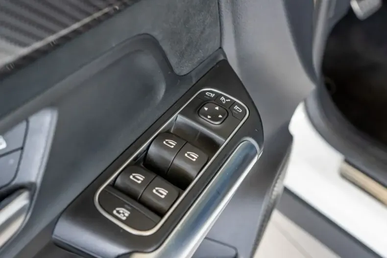 Mercedes-Benz GLA 35 AMG din 2024 cu 10.448 km - oferta MER107344 - foto 17