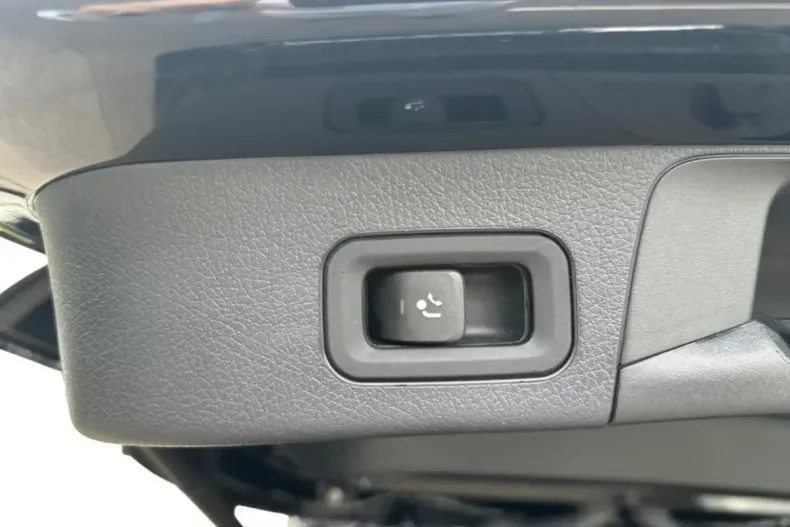 Mercedes-Benz GLB 200 din 2022 cu 74.452 km - oferta MER107364 - foto 13