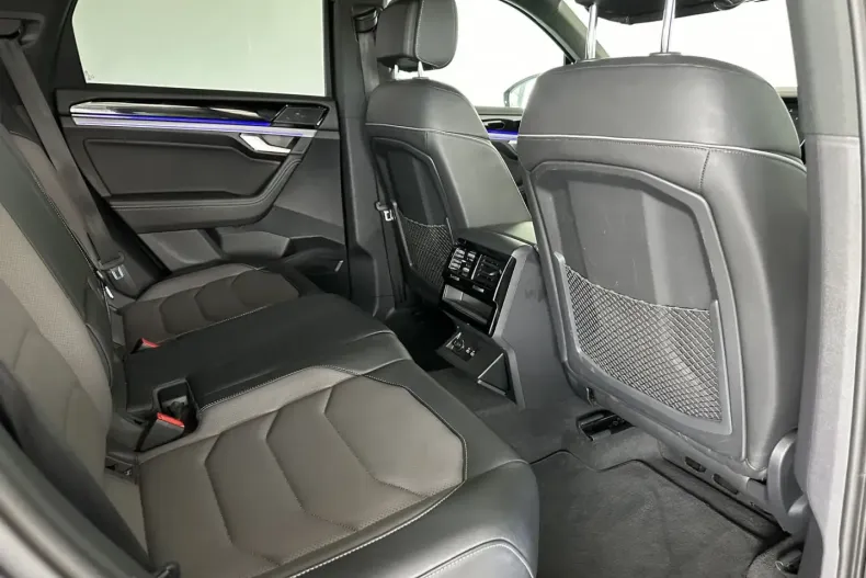 Volkswagen Touareg din 2021 cu 74.990 km - oferta VOL107372 - foto 19