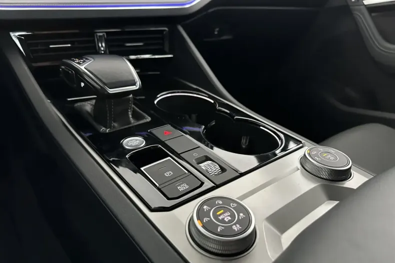 Volkswagen Touareg din 2021 cu 74.990 km - oferta VOL107372 - foto 23