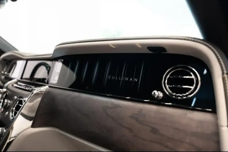 Rolls-Royce Cullinan din 2024 cu 6.000 km - oferta ROL107374 - foto 14