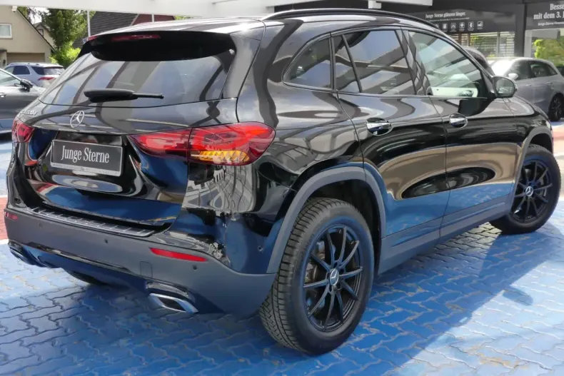 Mercedes-Benz GLA 220 din 2023 cu 33.660 km - oferta MER107381 - foto 4