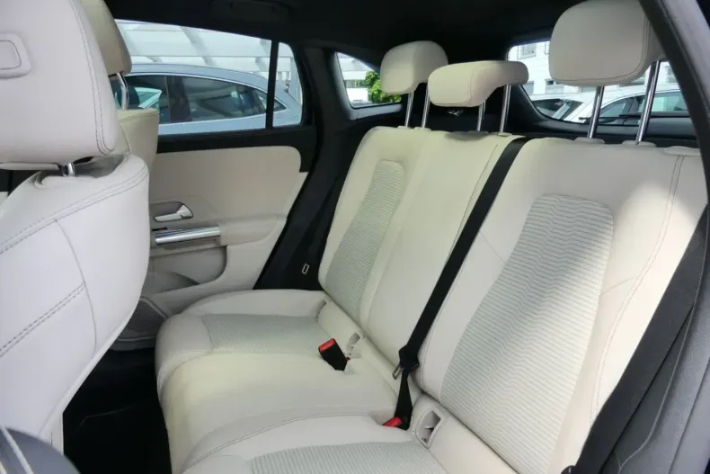 Mercedes-Benz GLA 220 din 2023 cu 33.660 km - oferta MER107381 - foto 10