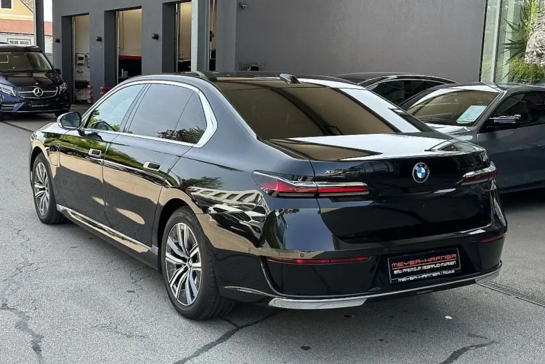 BMW 750 din 2023 cu 23.560 km - oferta BMW107391 - foto 9