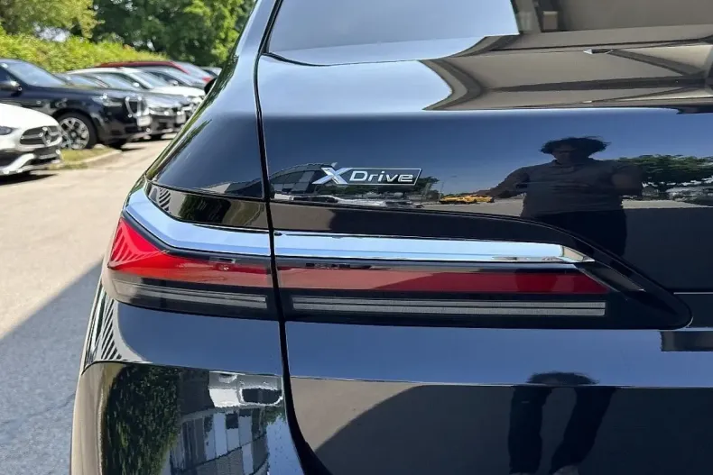 BMW 750 din 2023 cu 23.560 km - oferta BMW107391 - foto 12