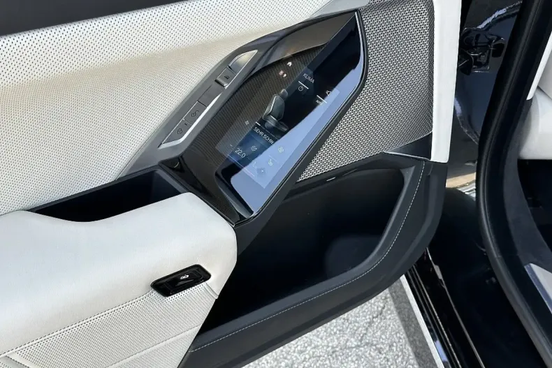 BMW 750 din 2023 cu 23.560 km - oferta BMW107391 - foto 18