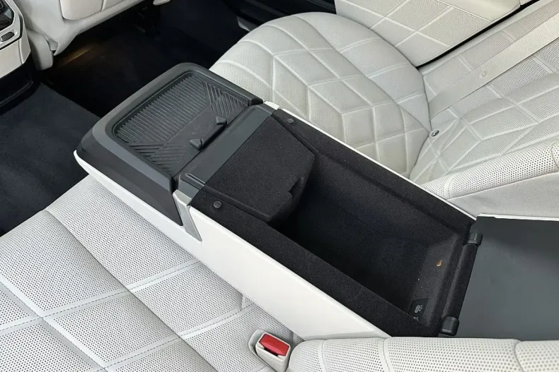 BMW 750 din 2023 cu 23.560 km - oferta BMW107391 - foto 22