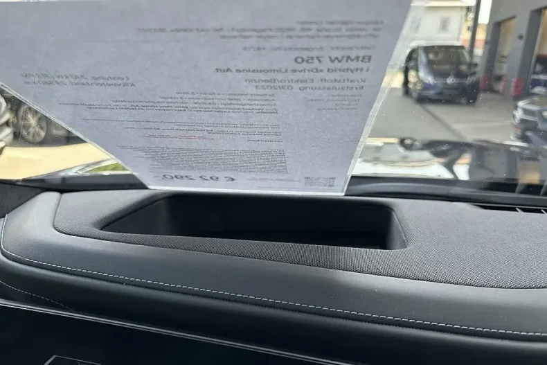 BMW 750 din 2023 cu 23.560 km - oferta BMW107391 - foto 30