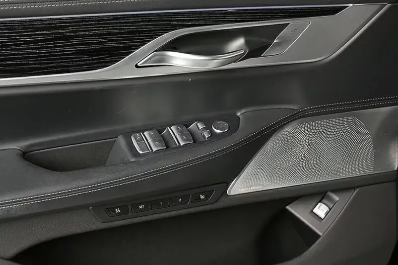 BMW 750 din 2022 cu 70.000 km - oferta BMW107404 - foto 12