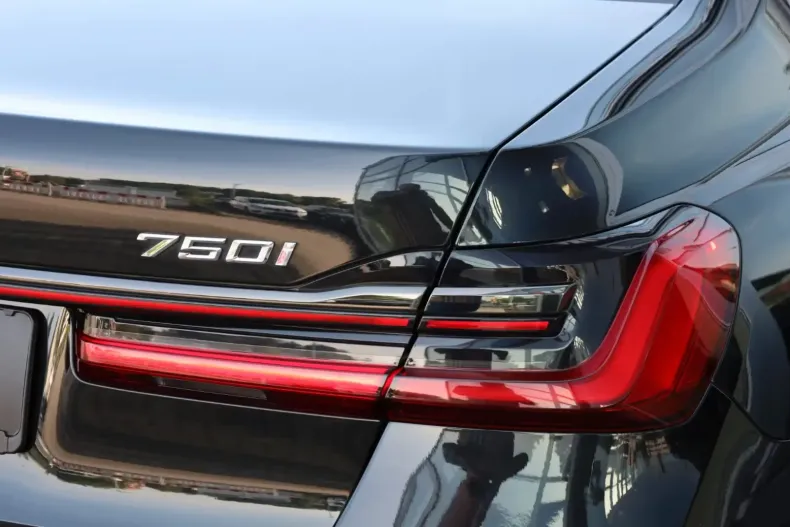 BMW 750 din 2021 cu 81.700 km - oferta BMW107407 - foto 10