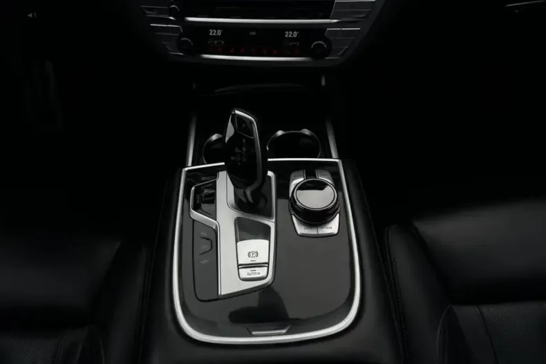 BMW 750 din 2022 cu 98.353 km - oferta BMW107437 - foto 11