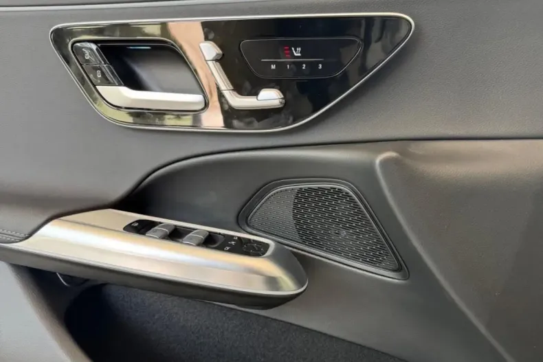 Mercedes-Benz E 300 din 2024 cu 17.574 km - oferta MER107445 - foto 10