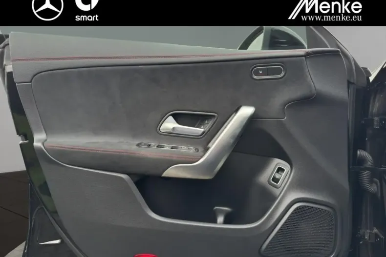 Mercedes-Benz CLA 200 din 2023 cu 22.639 km - oferta MER107446 - foto 11