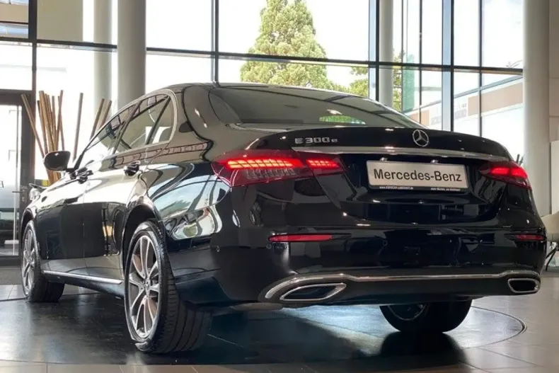 Mercedes-Benz E 300 din 2023 cu 29.931 km - oferta MER107447 - foto 2