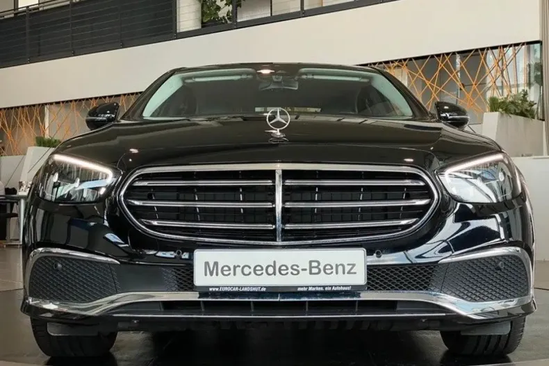 Mercedes-Benz E 300 din 2023 cu 29.931 km - oferta MER107447 - foto 4