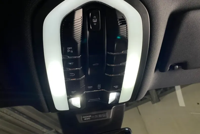 Porsche Macan din 2024 cu 48.100 km - oferta POR107451 - foto 24