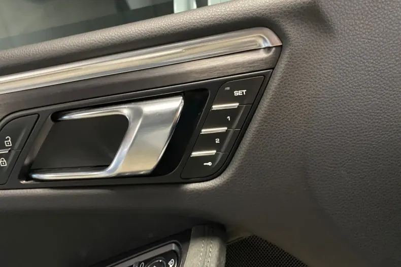 Porsche Macan din 2024 cu 48.100 km - oferta POR107451 - foto 26