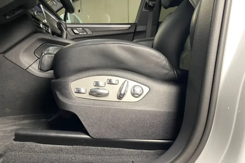 Porsche Macan din 2024 cu 48.100 km - oferta POR107451 - foto 29