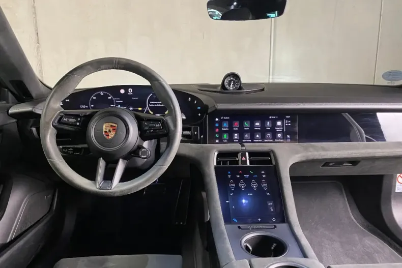 Porsche Taycan din 2023 cu 18.100 km - oferta POR107452 - foto 11