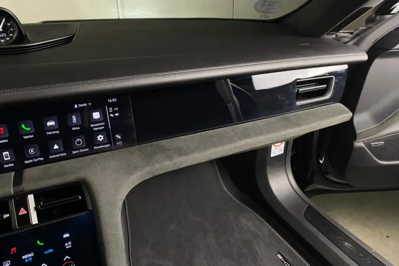 Porsche Taycan din 2023 cu 18.100 km - oferta POR107452 - foto 19