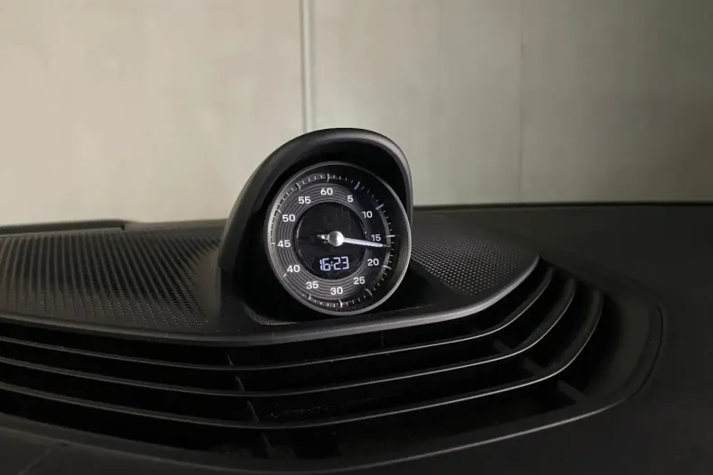 Porsche Taycan din 2023 cu 18.100 km - oferta POR107452 - foto 21