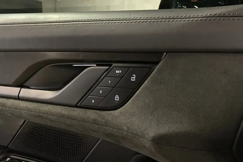 Porsche Taycan din 2023 cu 18.100 km - oferta POR107452 - foto 22