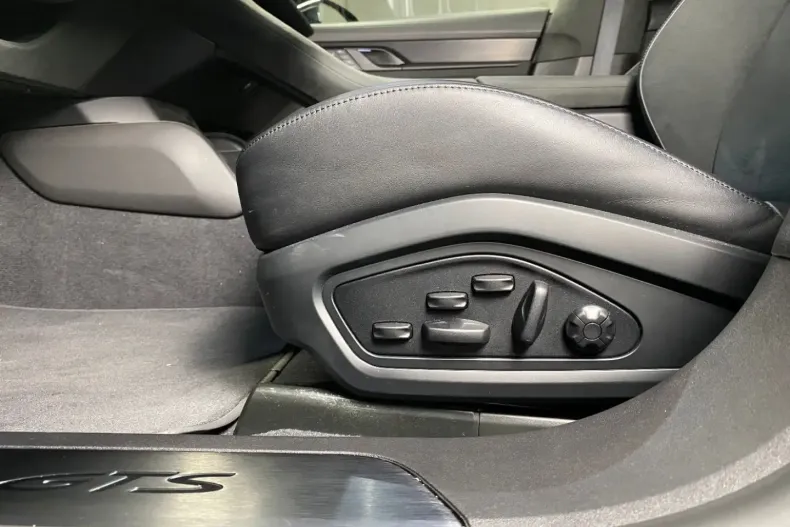 Porsche Taycan din 2023 cu 18.100 km - oferta POR107452 - foto 23