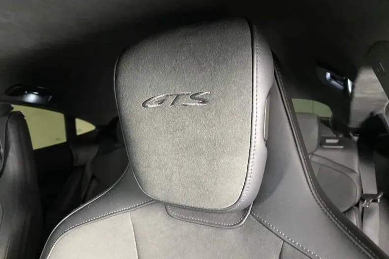 Porsche Taycan din 2023 cu 18.100 km - oferta POR107452 - foto 26