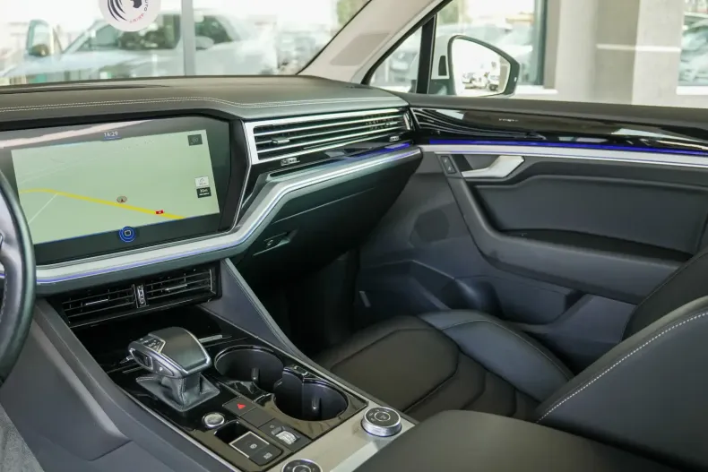 Volkswagen Touareg din 2021 cu 136.000 km - oferta VOL107524 - foto 9