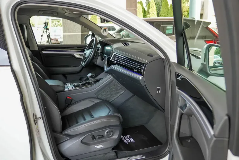 Volkswagen Touareg din 2021 cu 136.000 km - oferta VOL107524 - foto 32