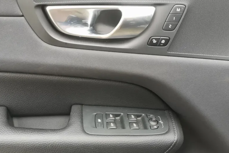 Volvo XC60 din 2022 cu 32.129 km - oferta VOL107539 - foto 18