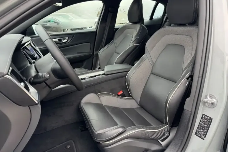 Volvo S60 din 2023 cu 8.651 km - oferta VOL107541 - foto 6