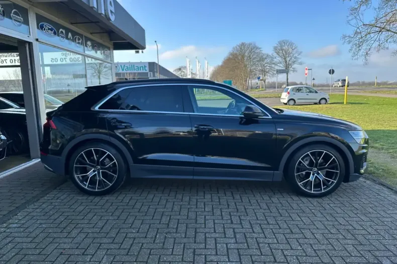 Audi Q8 din 2022 cu 75.800 km - oferta AUD107546 - foto 4