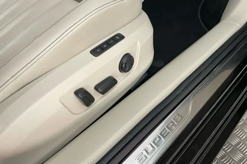 Skoda Superb din 2021 cu 78.200 km - oferta SKO107559 - foto 19