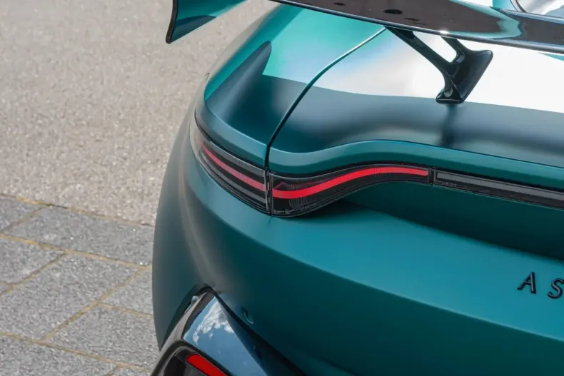 Aston Martin V8 Vantage din 2023 cu 16.810 km - oferta AST107565 - foto 11