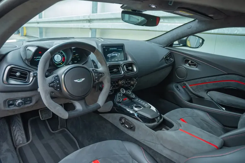 Aston Martin V8 Vantage din 2023 cu 16.810 km - oferta AST107565 - foto 16