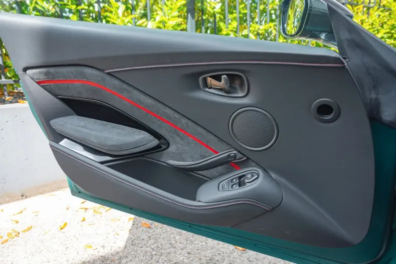 Aston Martin V8 Vantage din 2023 cu 16.810 km - oferta AST107565 - foto 19