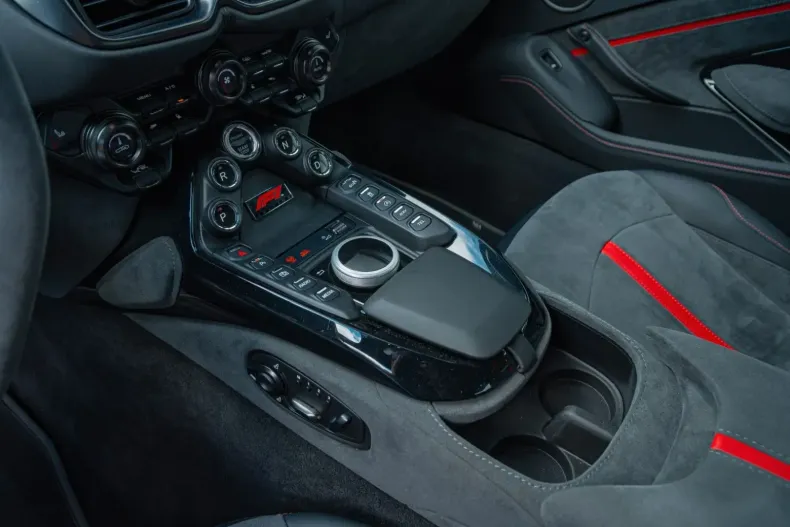 Aston Martin V8 Vantage din 2023 cu 16.810 km - oferta AST107565 - foto 21