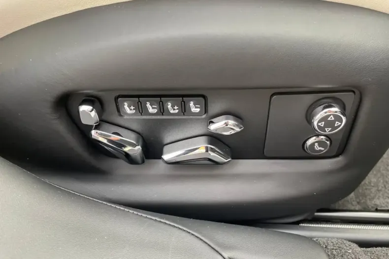 Bentley Flying Spur din 2024 cu 4.800 km - oferta BEN107567 - foto 26