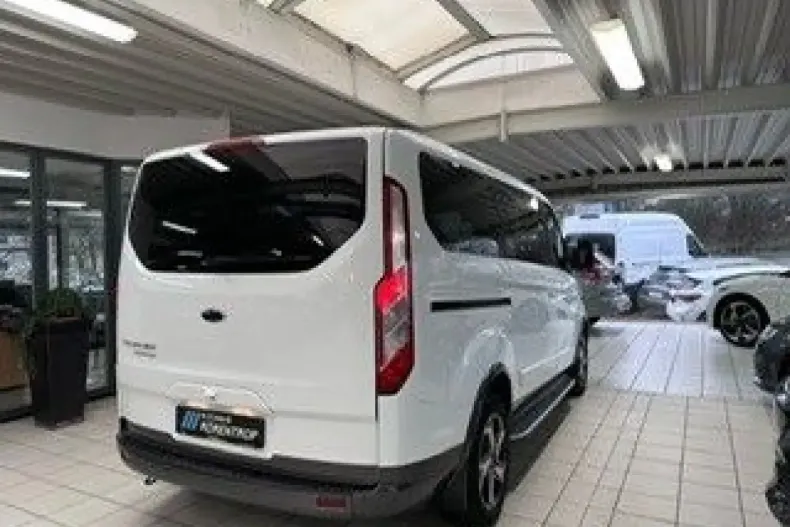 Ford Tourneo Custom din 2023 cu 8.257 km - oferta FOR107578 - foto 2
