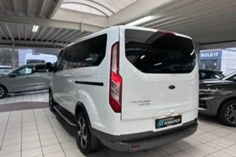 Ford Tourneo Custom din 2023 cu 8.257 km - oferta FOR107578 - foto 3