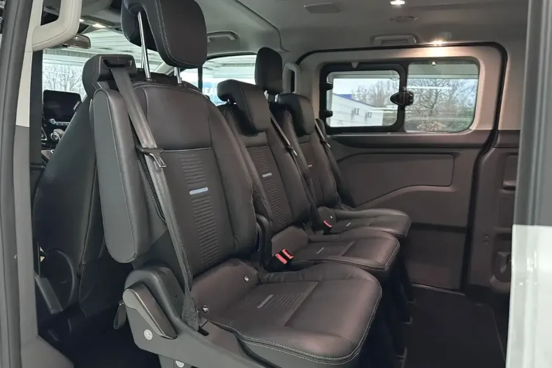 Ford Tourneo Custom din 2023 cu 8.257 km - oferta FOR107578 - foto 6