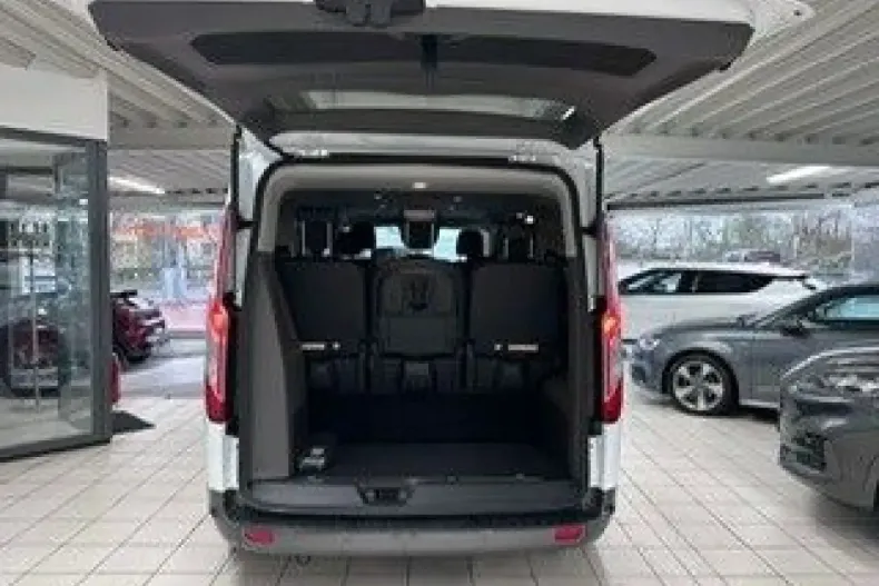 Ford Tourneo Custom din 2023 cu 8.257 km - oferta FOR107578 - foto 7